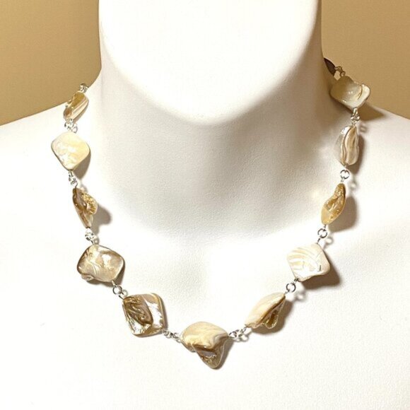Jewelry - Irregular Mother of Pearl Shell Beaded Adjustable Necklace